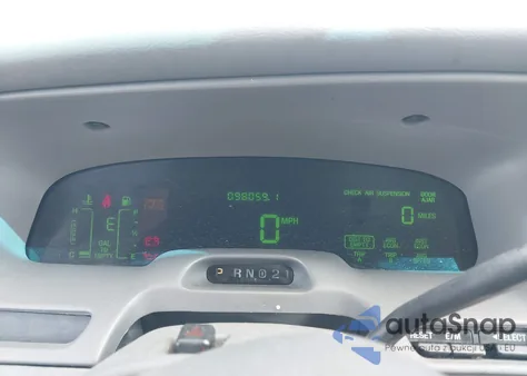 1999 Mercury Grand Marquis Ls z USA, uszkodzony, nr VIN 2MEFM75W9XX606542